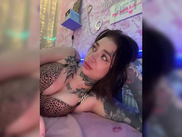 MalinaLaura's BongaCams show and profile