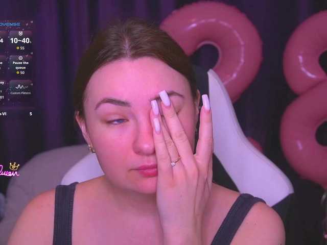 kriss-kisa's BongaCams show and profile