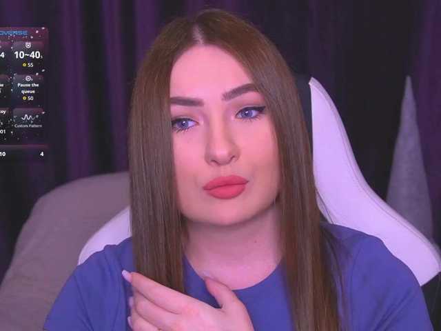 kriss-kisa's BongaCams show and profile