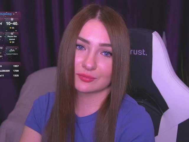 kriss-kisa's BongaCams show and profile