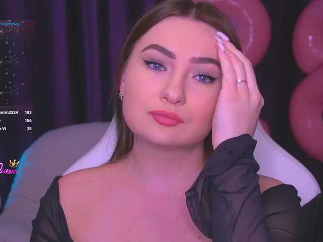 kriss-kisa's BongaCams show and profile