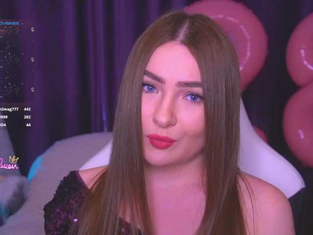 kriss-kisa's BongaCams show and profile