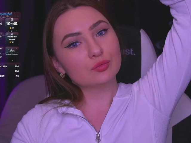 kriss-kisa's BongaCams show and profile