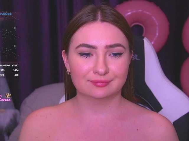 kriss-kisa's BongaCams show and profile