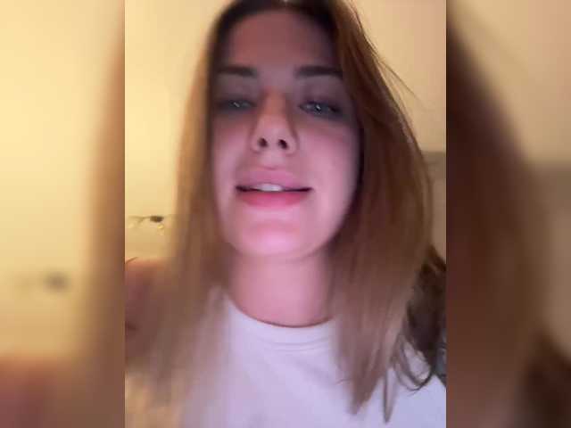 Villanelle's BongaCams show and profile