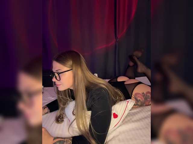 Villanelle's BongaCams show and profile