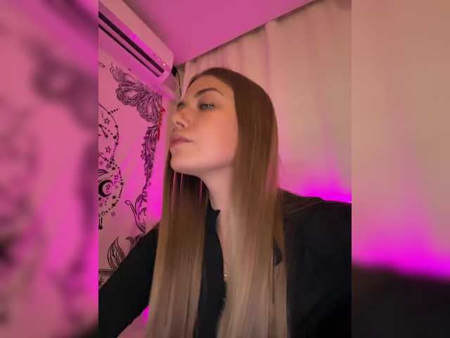 Villanelle's BongaCams show and profile