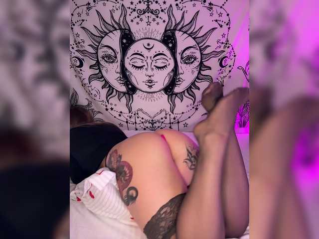 Villanelle's BongaCams show and profile