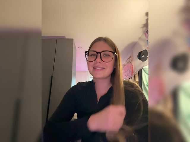 Villanelle's BongaCams show and profile