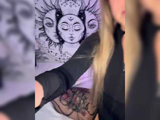 Villanelle's BongaCams show and profile