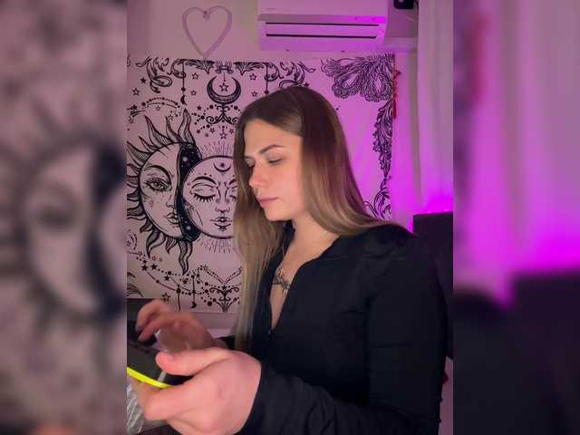 Villanelle's BongaCams show and profile