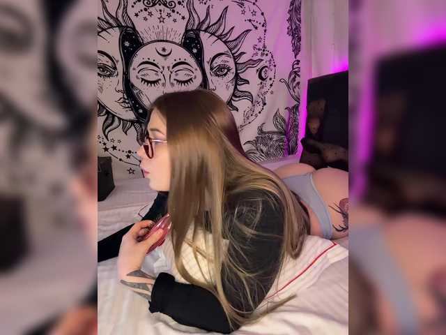 Villanelle's BongaCams show and profile