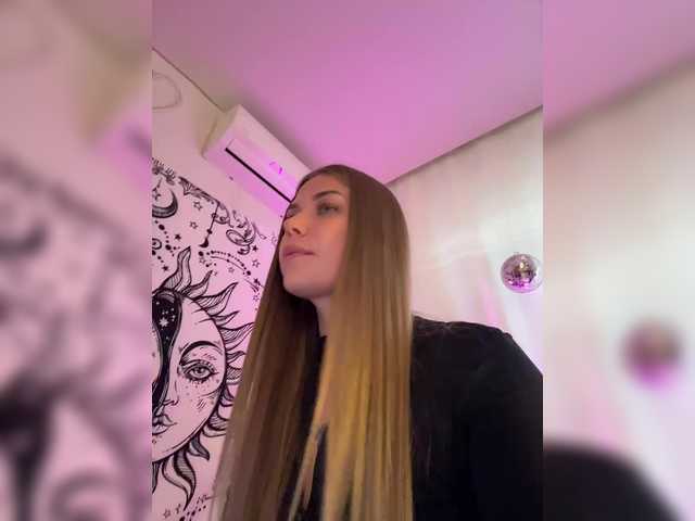 Villanelle's BongaCams show and profile