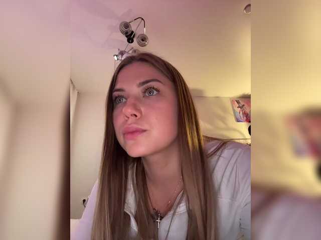 Villanelle's BongaCams show and profile