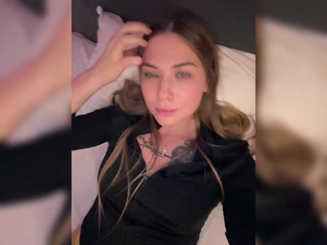 Villanelle's BongaCams show and profile