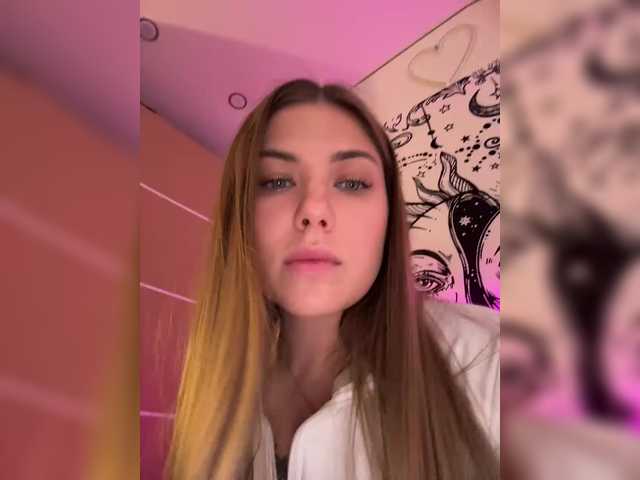 Villanelle's BongaCams show and profile