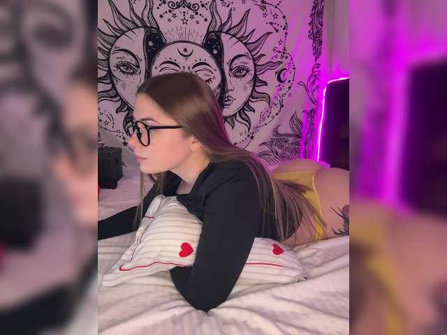 Villanelle's BongaCams show and profile