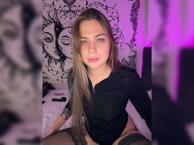 Villanelle's BongaCams show and profile