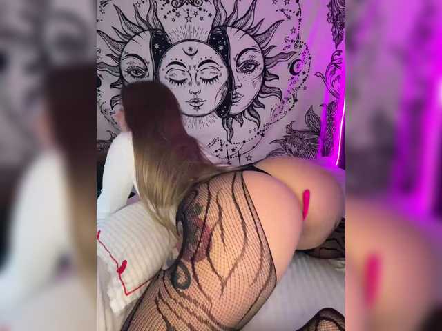 Villanelle's BongaCams show and profile