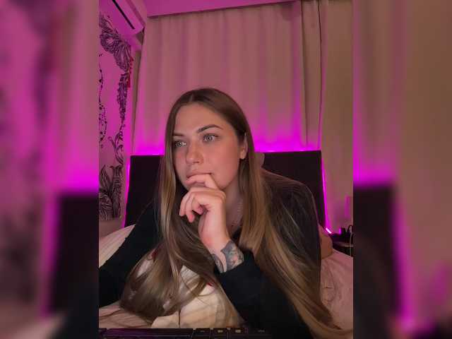 Villanelle's BongaCams show and profile