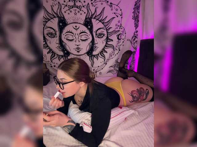 Villanelle's BongaCams show and profile