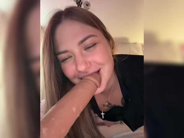 Villanelle's BongaCams show and profile