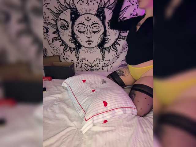 Villanelle's BongaCams show and profile