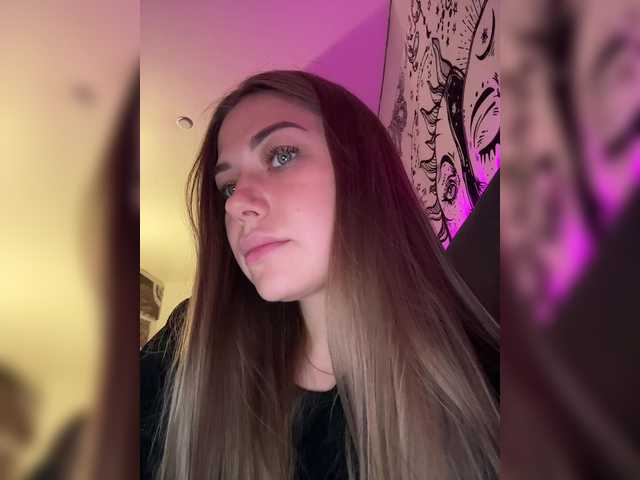 Villanelle's BongaCams show and profile