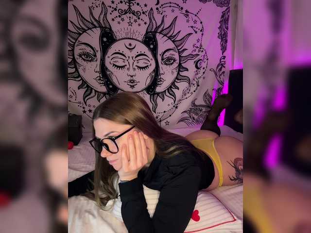 Villanelle's BongaCams show and profile