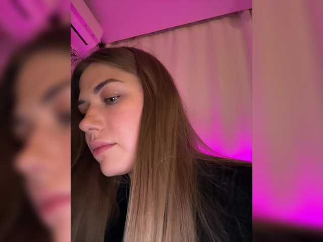 Villanelle's BongaCams show and profile