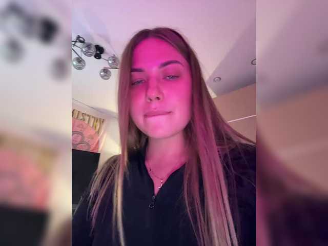 Villanelle's BongaCams show and profile