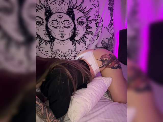 Villanelle's BongaCams show and profile