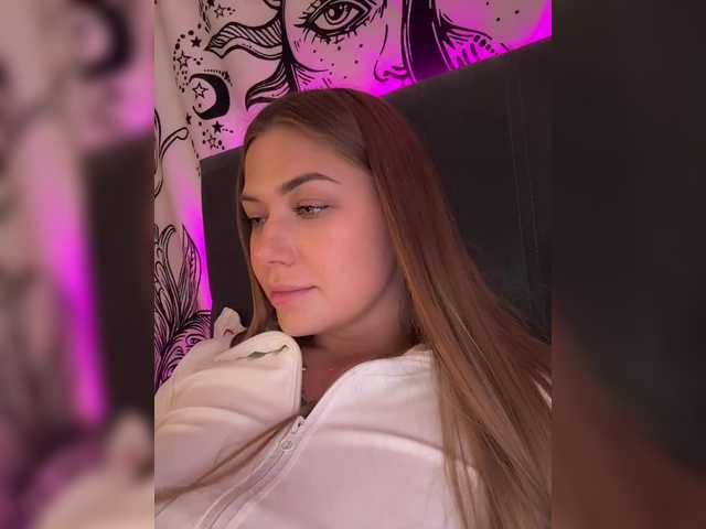 Villanelle's BongaCams show and profile