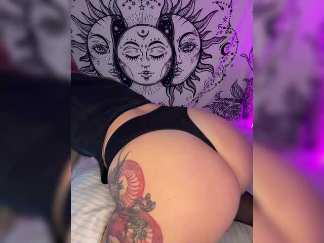 Villanelle's BongaCams show and profile