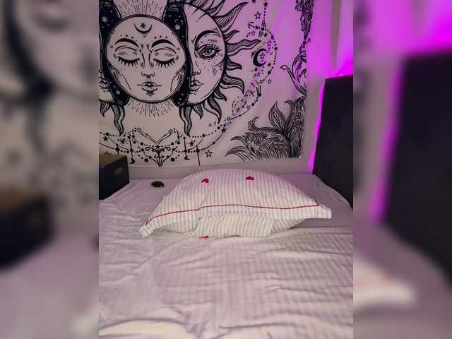 Villanelle's BongaCams show and profile