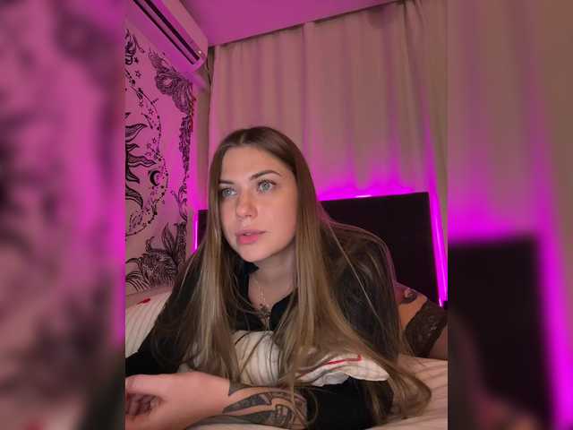 Villanelle's BongaCams show and profile