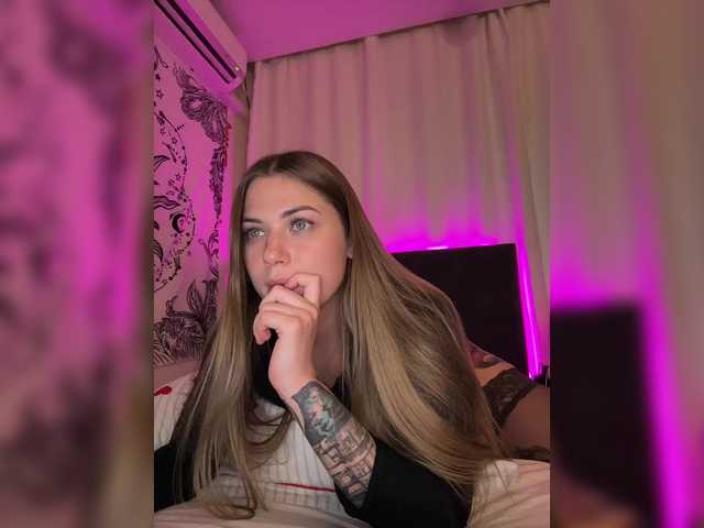 Villanelle's BongaCams show and profile