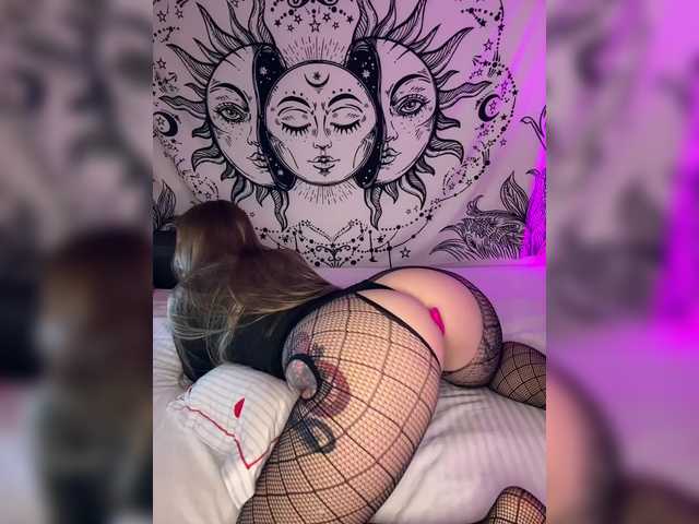 Villanelle's BongaCams show and profile