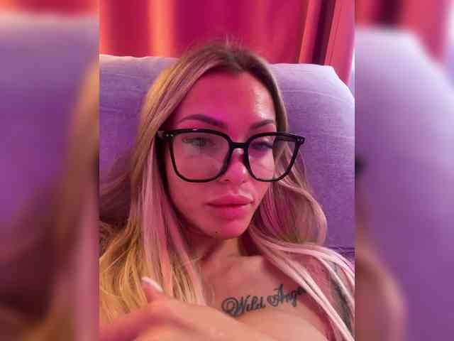 live cam Wild-Angel777