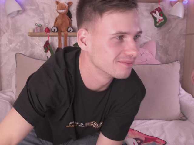 FluffyHat's BongaCams show and profile