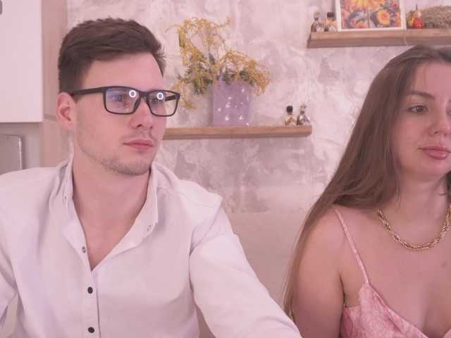 le modèle PashaAndMila est en webcam porno dans un show sur le site bongacams, il possède les tags suivants: White/Caucasian,Blonde,Shaved