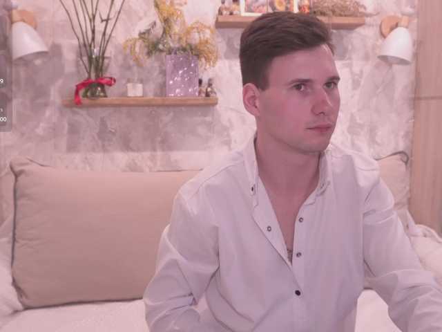 FluffyHat's BongaCams show and profile