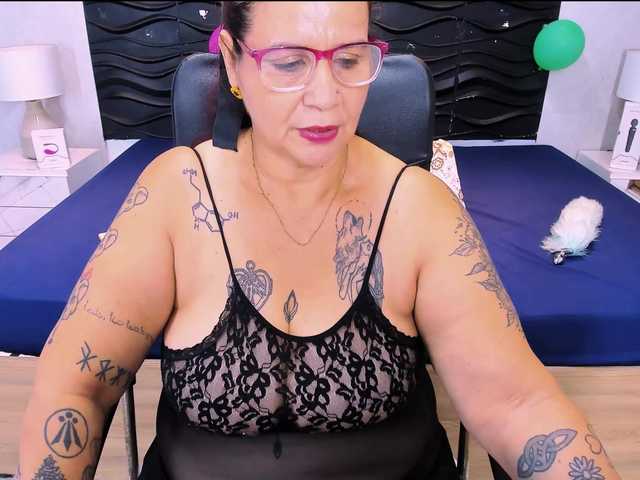 LauraRiley webcam bongacams model stream image