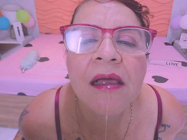 LauraRiley's BongaCams show and profile