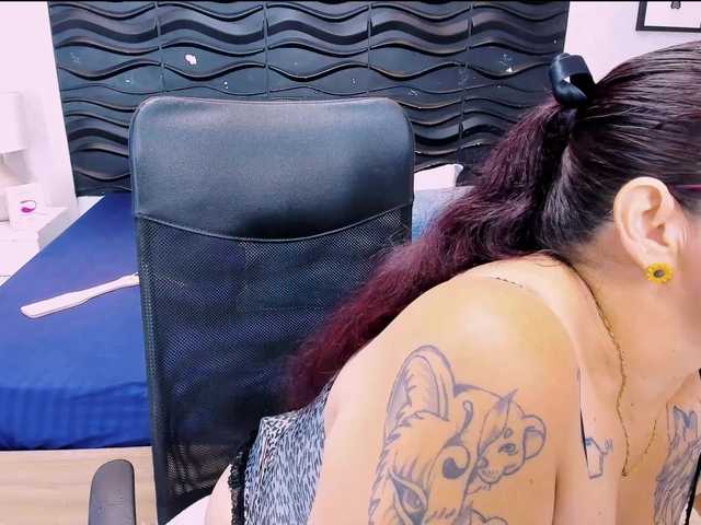  LauraRiley chat room