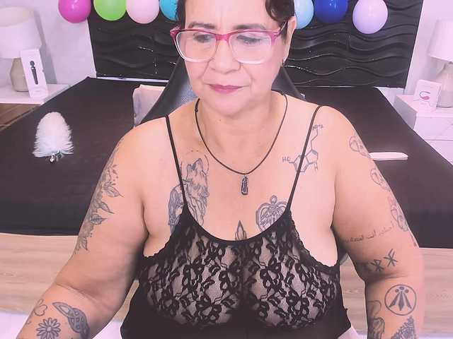 LauraRiley's BongaCams show and profile