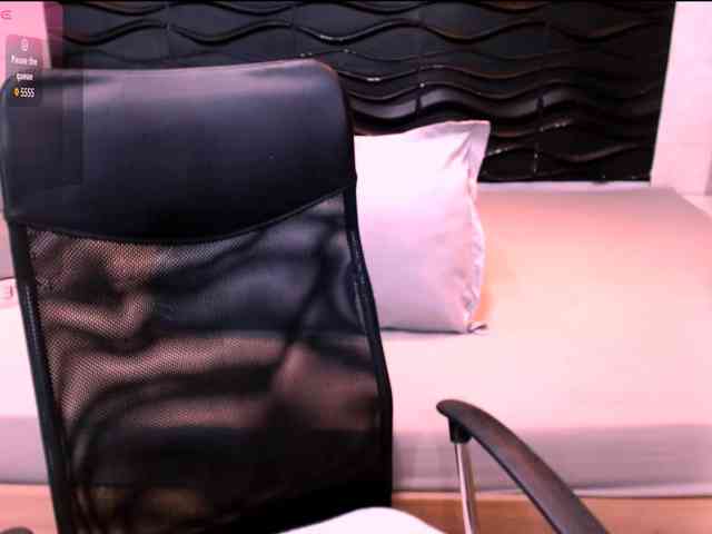 LauraRiley webcam