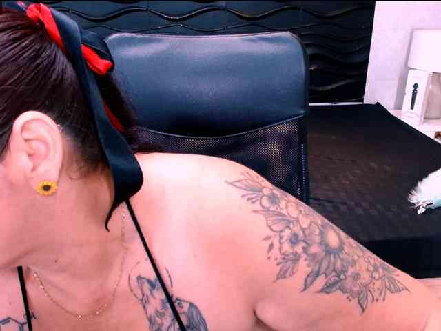 LauraRiley webcam