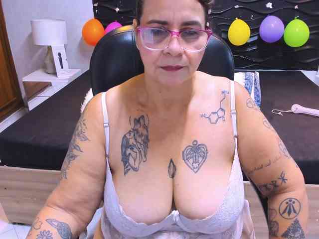 LauraRiley webcam