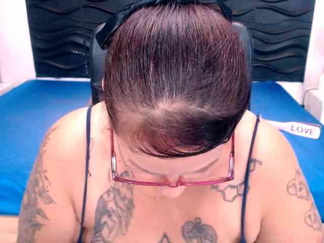 LauraRiley webcam
